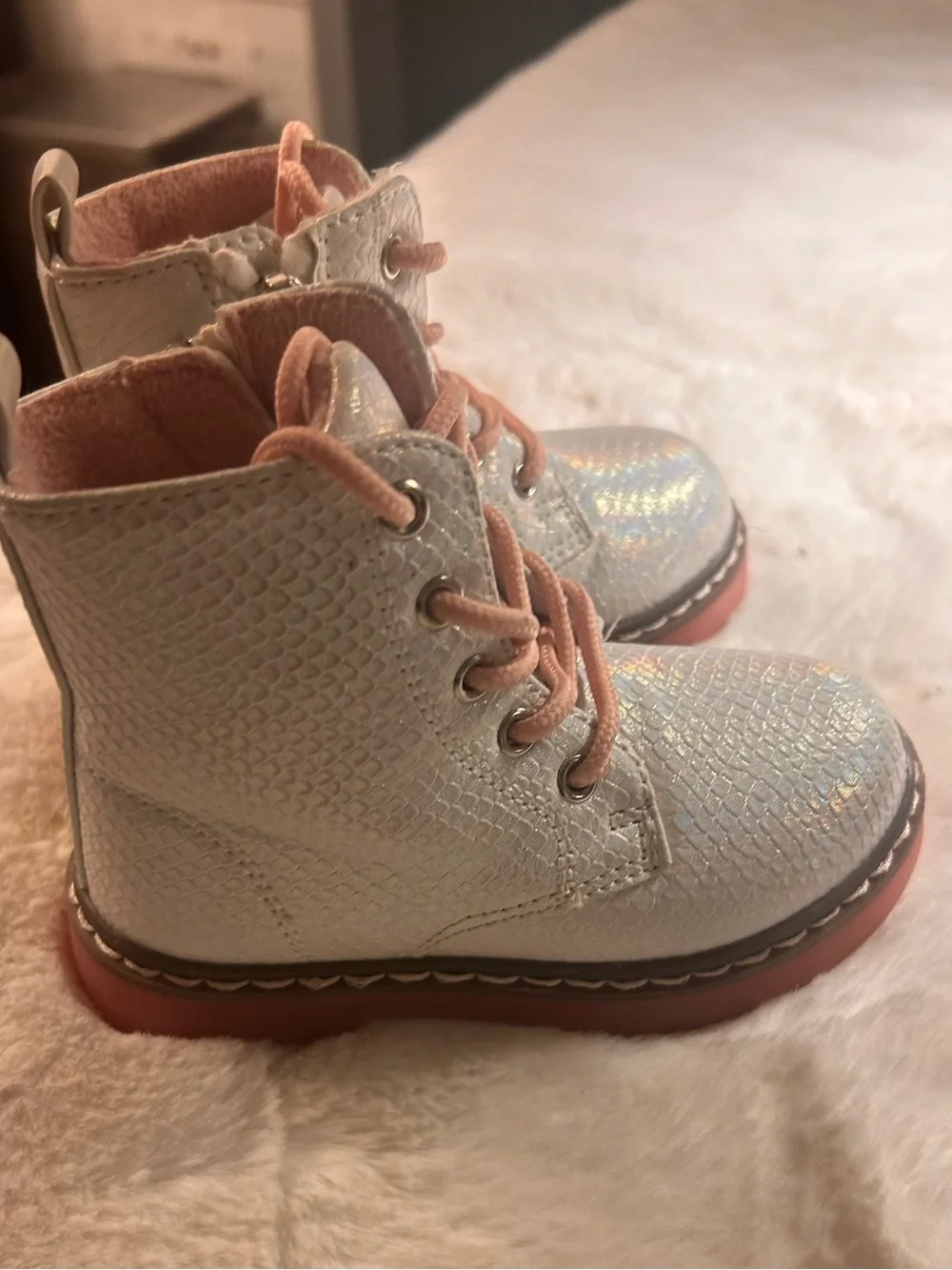 50%offw❤️ Girls' Iridescent white snakeskin Combat Boots pink soles 5 tahari 150